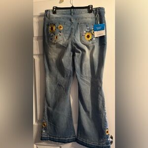 Floral Embroidered Women's Jeans